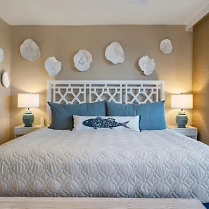  Aparthotel Oceanfront Mana Kai 2 Bedroom